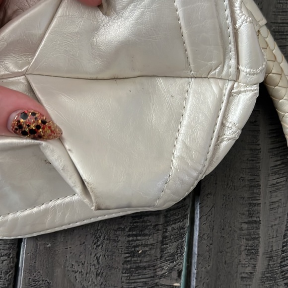 Vintage Gramercy Designs carry all shoulder bag with textured flowers - Picture 7 of 12